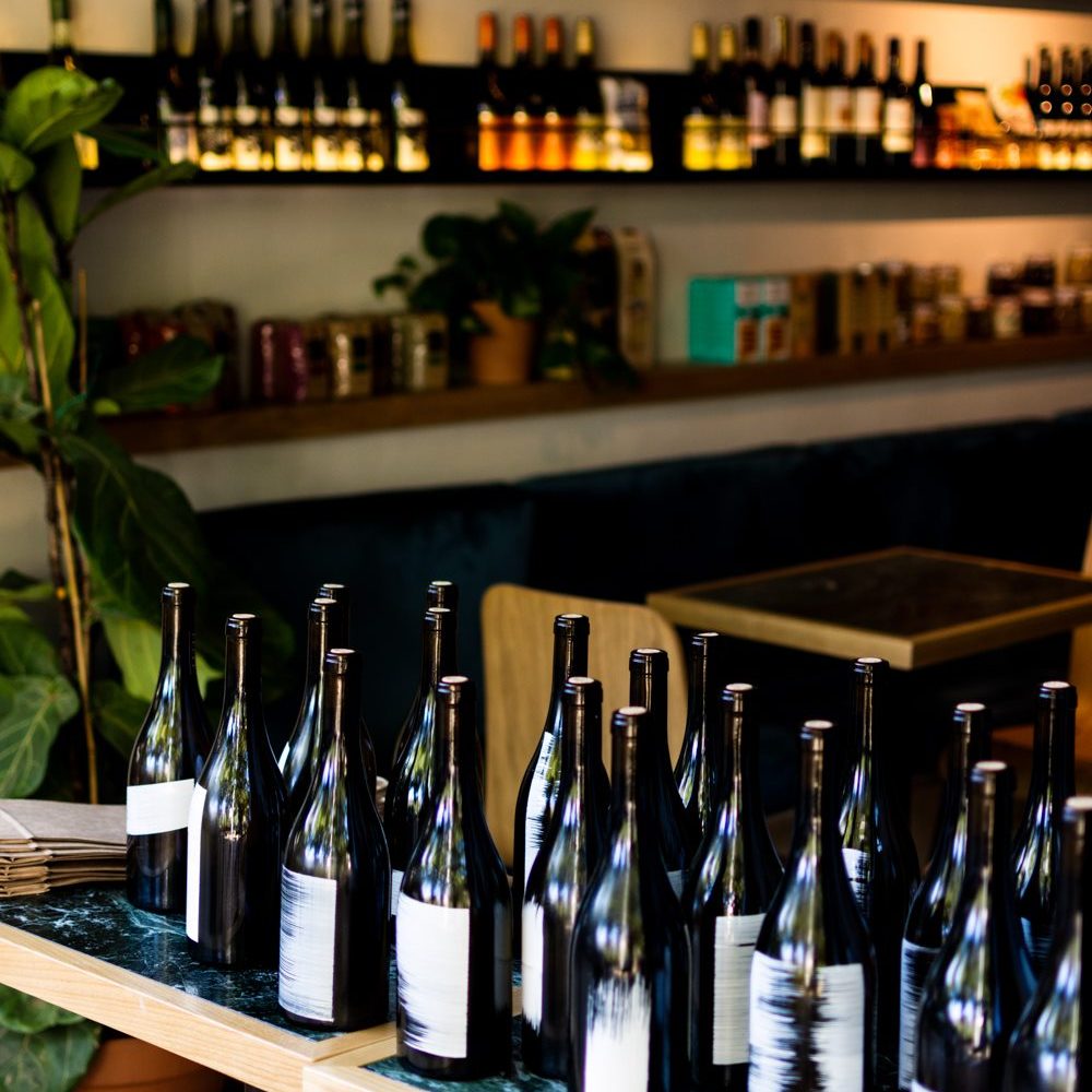 Materia Rrima: Το wine bar του Παγκρατίου θα δροσίσει τις καλοκαιρινές βραδιές στην πόλη