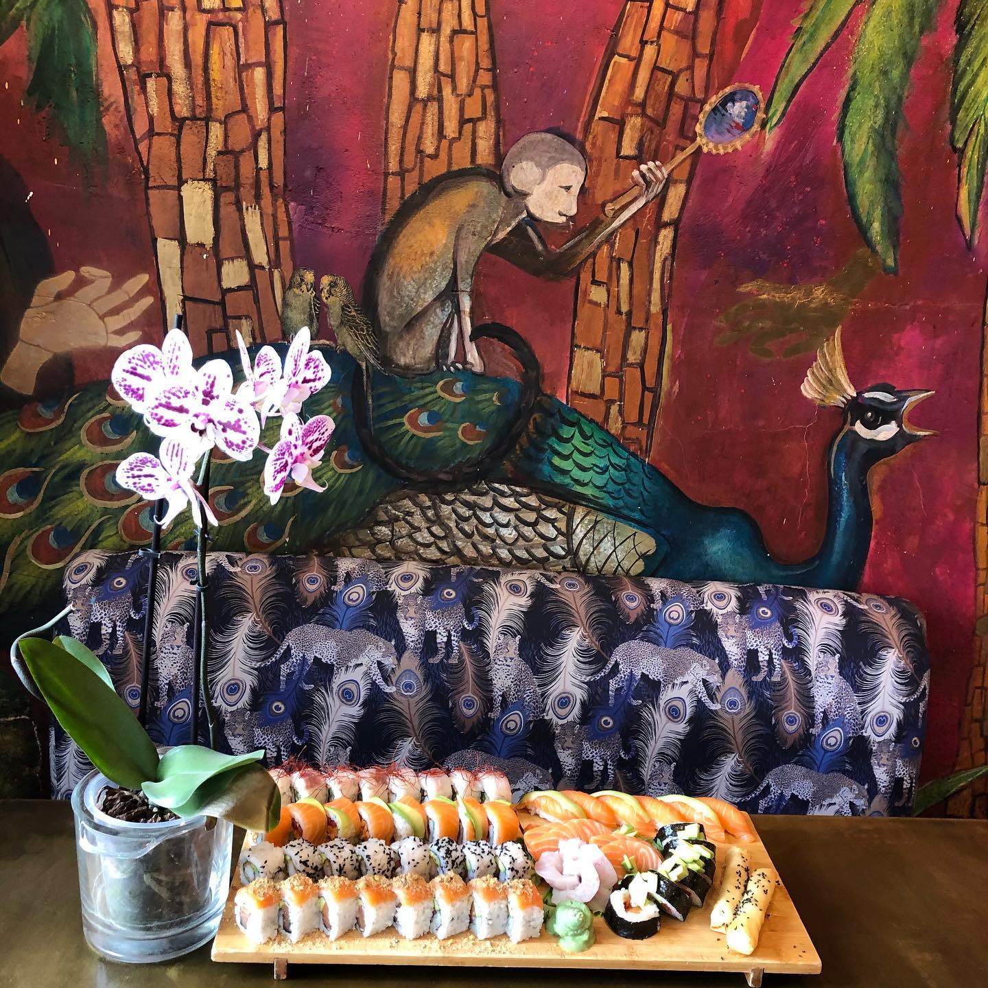 Gypsy Jungle: Μια πολύχρωμη ζούγκλα στο κέντρο της Αθήνας σερβίρει sushi σπετζοφάι!