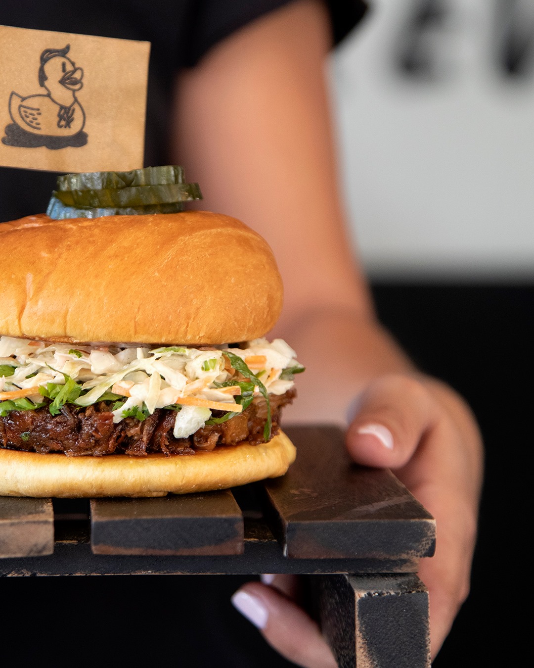 Είσαι έτοιμος να δοκιμάσεις το πιο ανατρεπτικό burger της πόλης;
