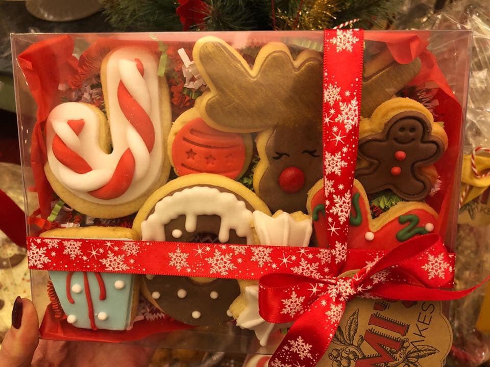 Emi's Cupcakes: Τα πιο νόστιμα μπισκότα και cupcakes που θα κάνουν πιο νόστιμες τις γιορτές μας
