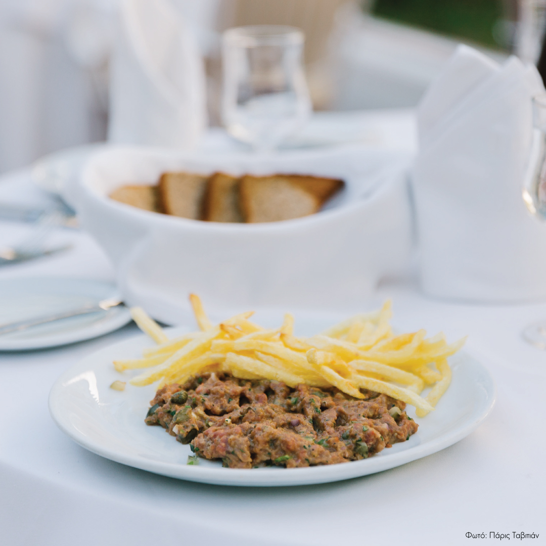 «Blue Pine»: Το ιστορικό εστιατόριο της Κηφισιάς, θα σου μάθει τις γεύσεις της γαλλικής κουζίνας