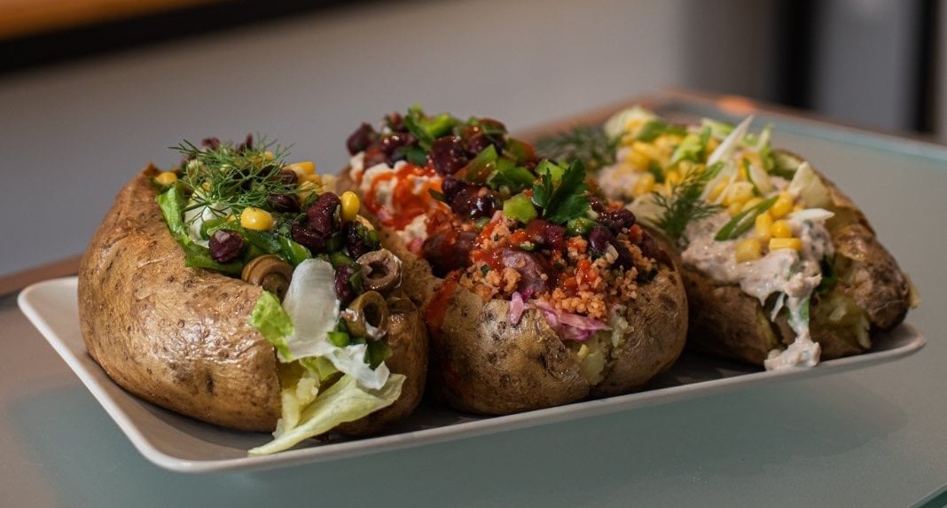 «Hot Potato Bar»: Τα «άπαντα» της πατάτας σε ένα μαγαζί αφιερωμένο στους λάτρεις της