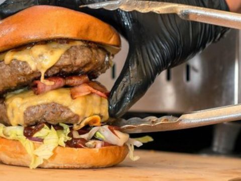 Αν δεν έχεις δοκιμάσεις burger στο «BarbaraQue», μην βιαστείς να στέψεις το αγαπημένο σου