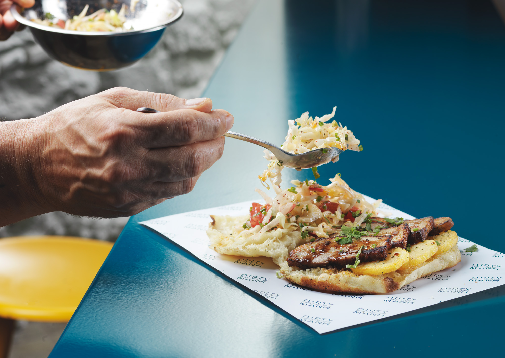 Πατάτες στο χέρι, γύρος-όνειρο: Το σουβλατζίδικο με τις αυθεντικές γεύσεις που θα λατρέψεις απ' την πρώτη μπουκιά (Pics)
