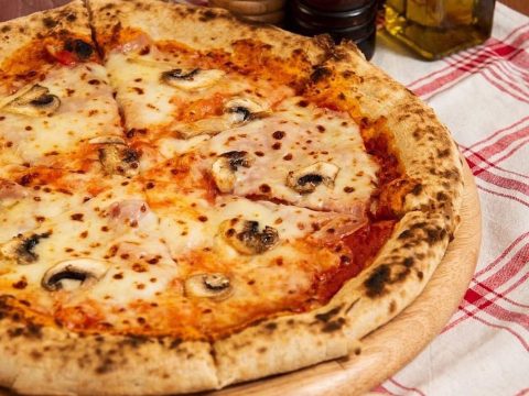 Γευστικό -ποίημα: Η καλύτερη πίτσα που έχεις δοκιμάσει ποτέ θα σε κάνει να ξεχάσεις όλες τις άλλες (Pics)