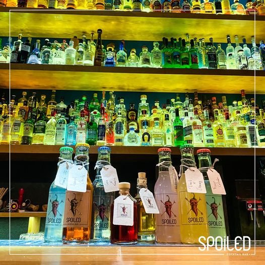 «Spoiled»: Το βραβευμένο cocktail bar φέρνει σπίτι σου τα signature cocktails μαζί με το καλοκαίρι