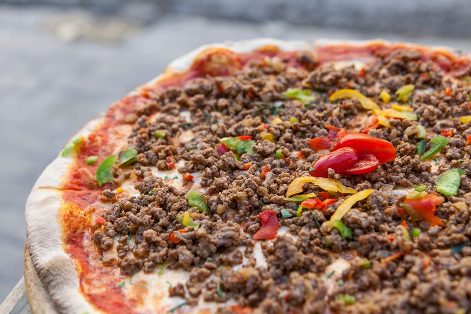 Βγαλμένη από ιταλικό όνειρο: Γι' αυτή την πίτσα αξίζει να σπάσεις και τη δίαιτα (Pics)