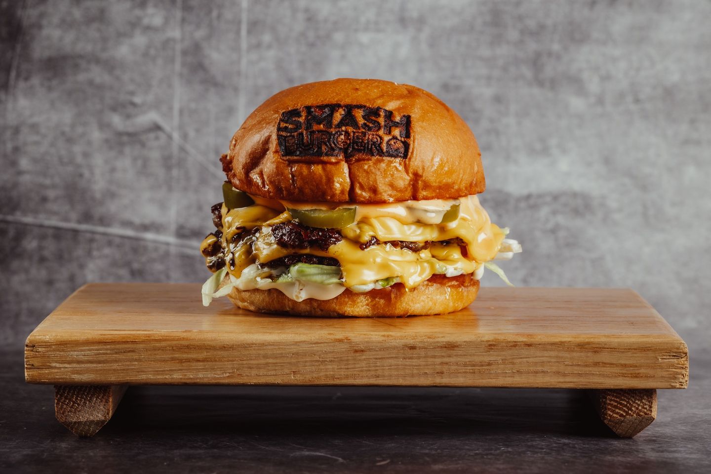 Smash Burger: To νέο hot speakeasy burger spot της πόλης δια χειρός Τάσου Αντωνίου