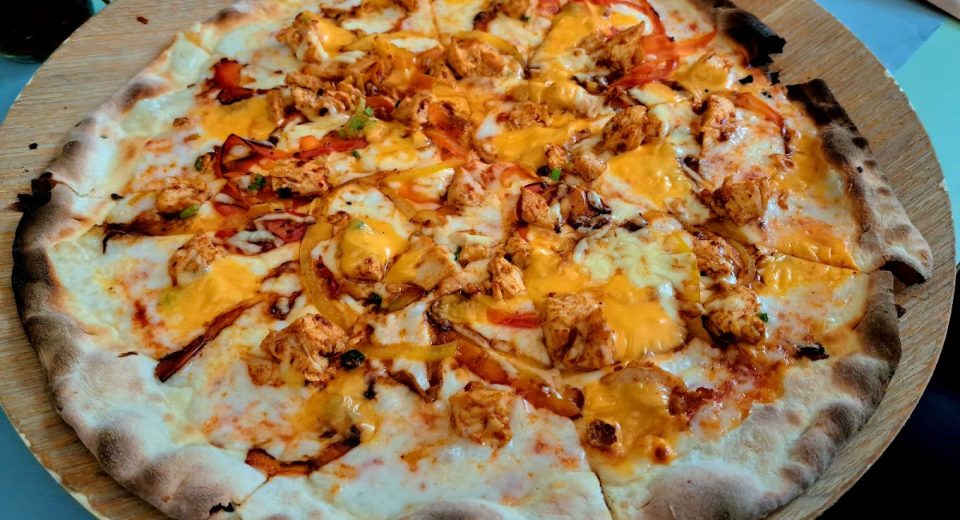 Δεν παχαίνει… ομορφαίνει: Η πίτσα- όνειρο που συνοδεύει γευστικά κάθε ματς που βλέπεις (Pics)
