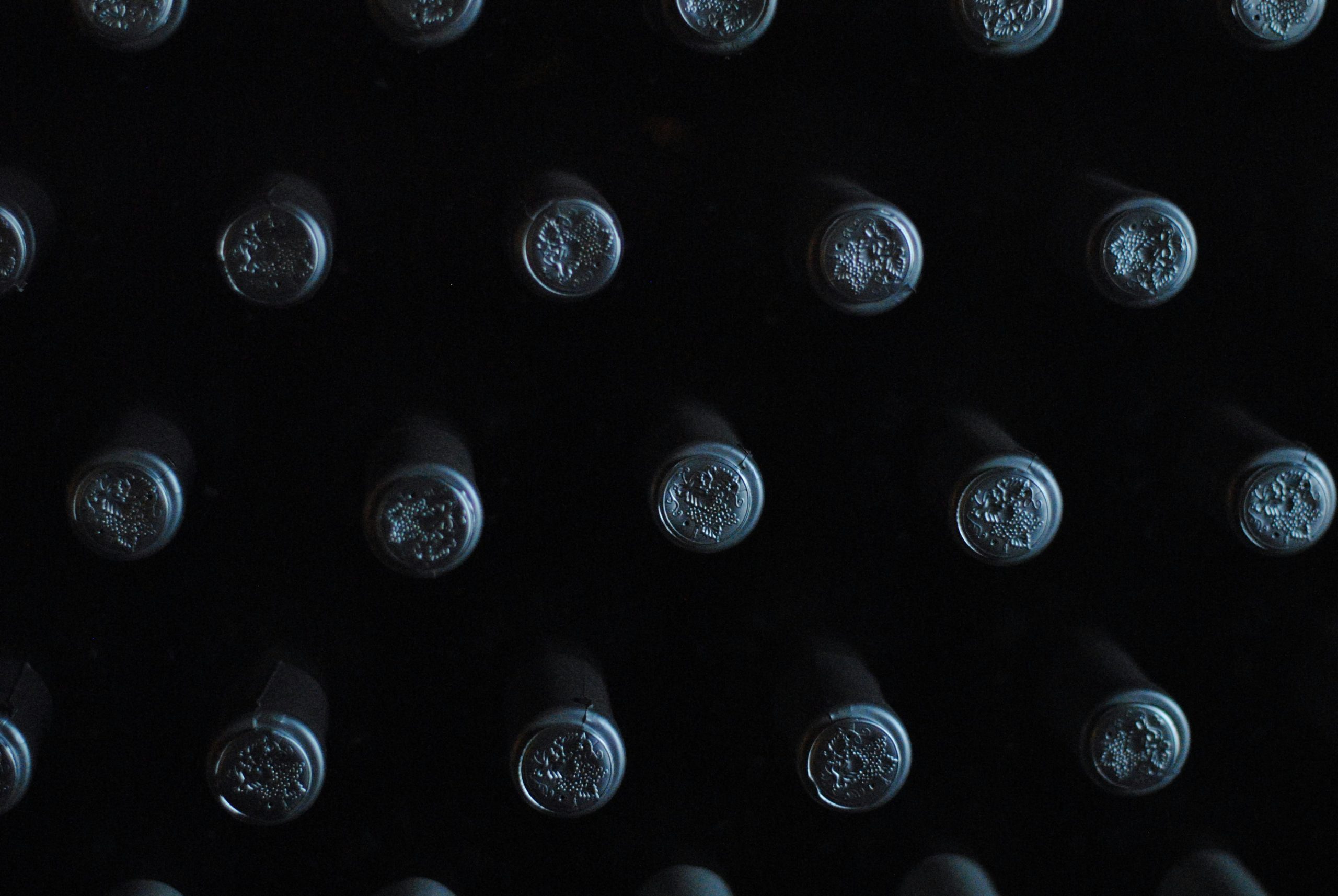 Old World vs New World Wines: Τι ακριβώς σημαίνουν και πώς θα τα ξεχωρίζεις