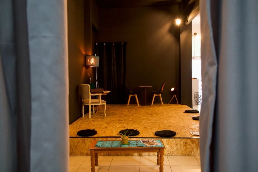 Foyer Art Stage