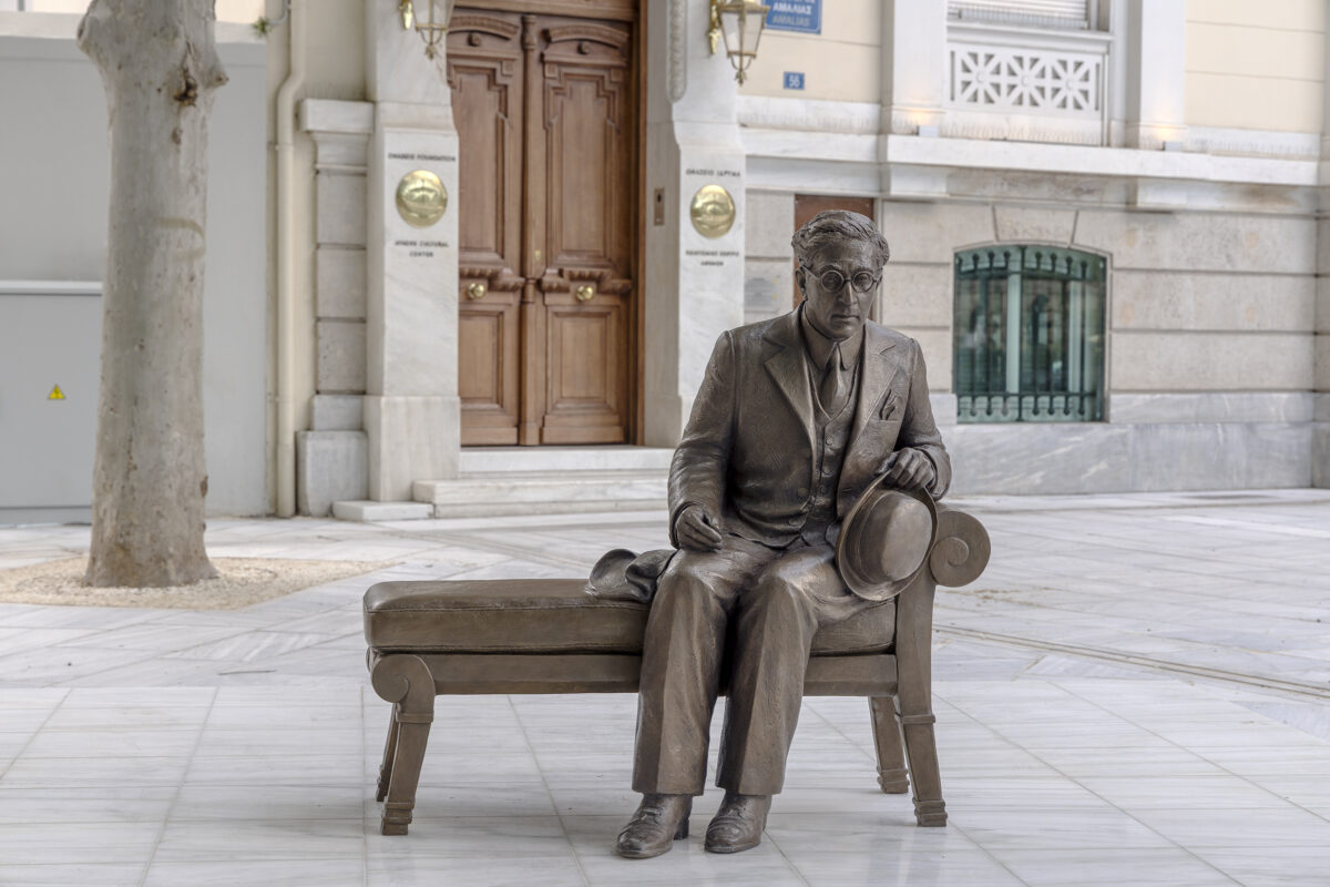 Στο παγκάκι με τον Καβάφη