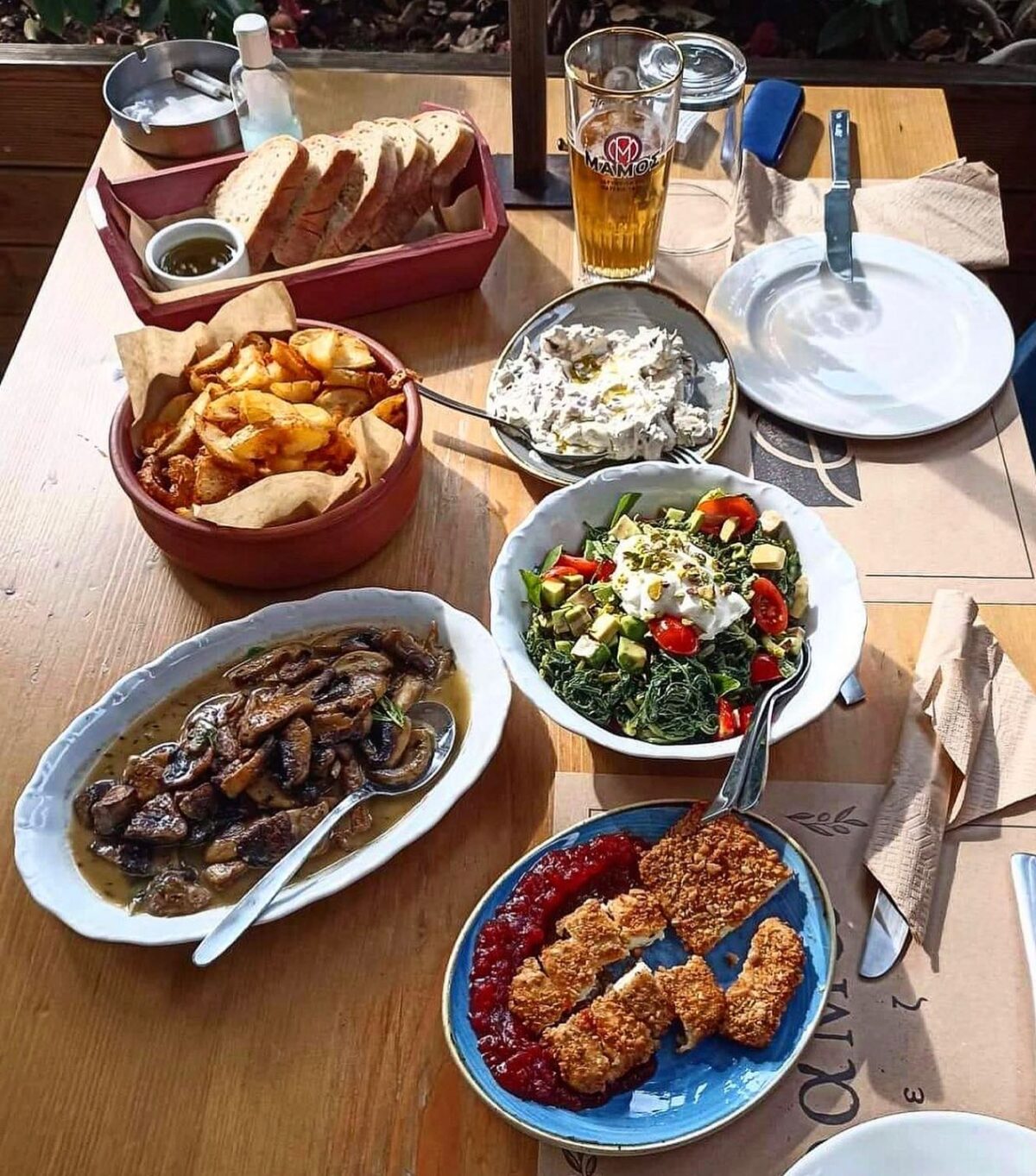«Θάμα Μεζέ»: Ένα μικρό και νόστιμο θαύμα στη Μεσογείων