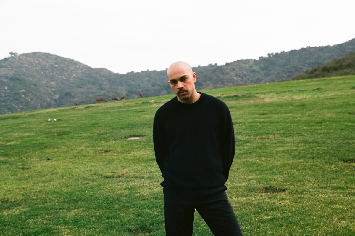 O Mareaux φέρνει τη σκοτεινή pop του στη σκηνή του “Floyd”