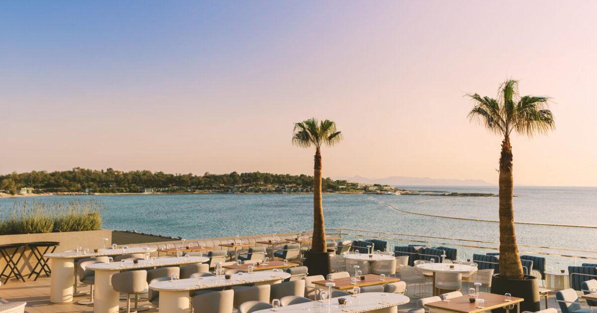 5 ταράτσες για φαγητό, θέα και ατμόσφαιρα νησιού στην Αθήνα