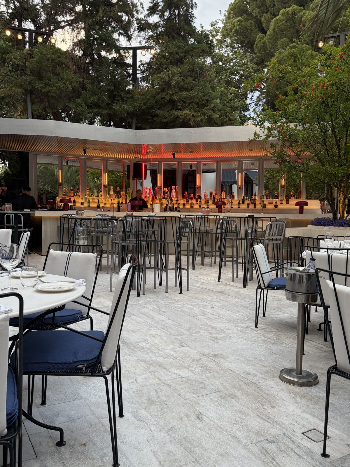 Η «Ντίβα» φέρνει πίσω την αθωότητα των bar-restaurants