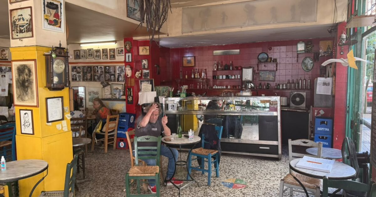 Ιστορική νίκη για τη «Μουριά»: Συνεχίζει τη λειτουργία του το καφενείο στα Εξάρχεια