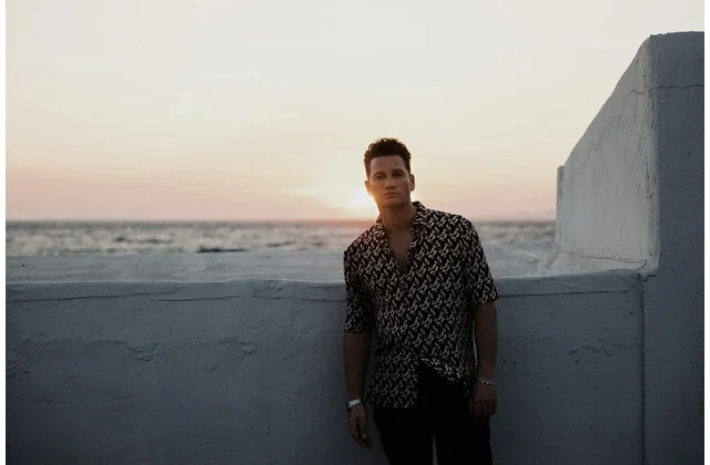 Kaz James x Ace Hotel Athens: Sunset party στην Γλυφάδα με «αέρα» Ίμπιζας