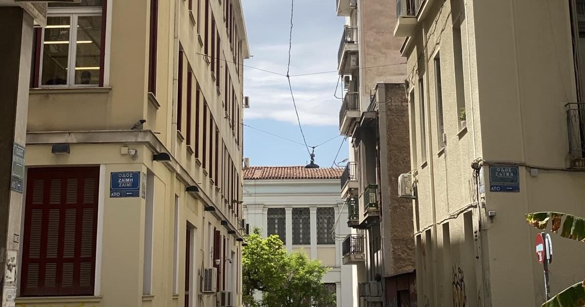 Στην πλάτη του Αρχαιολογικού Μουσείου: Η οδός Ζαΐμη