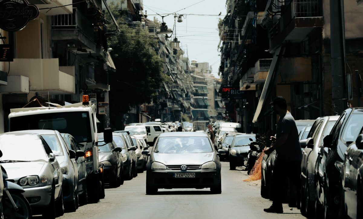 Parkout: Τέλος στο ατελείωτο ψάξιμο για πάρκινγκ στην Αθήνα;