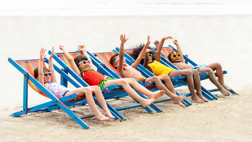 Οι πιο kids friendly παραλίες κοντά στην Αθήνα για βουτιές χωρίς άγχος