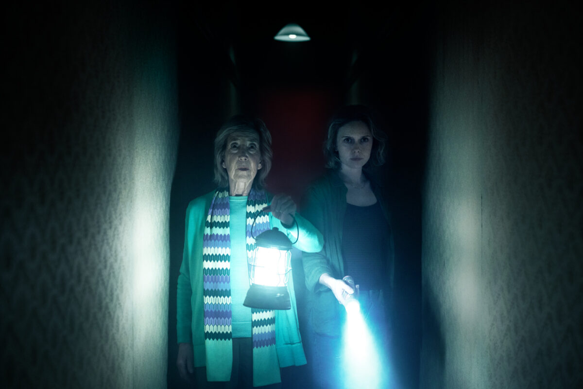 Το «Insidious: Έξω από το Απώτερο» μας προσφέρει την τυπική χόρορ blockbuster εμπειρία