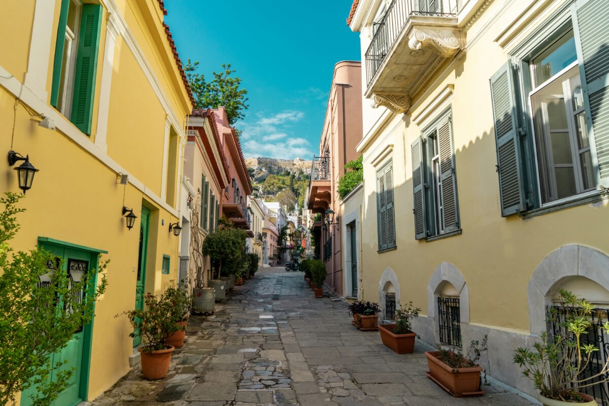 Οι ωραιότερες διαδρομές για να χαρείς την άδεια Αθήνα