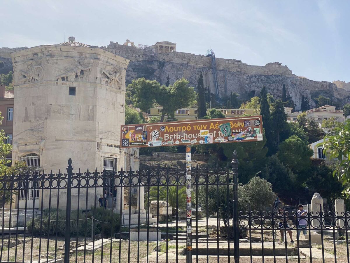 Αιόλου, ο δρόμος που διασχίζει πολλές Αθήνες