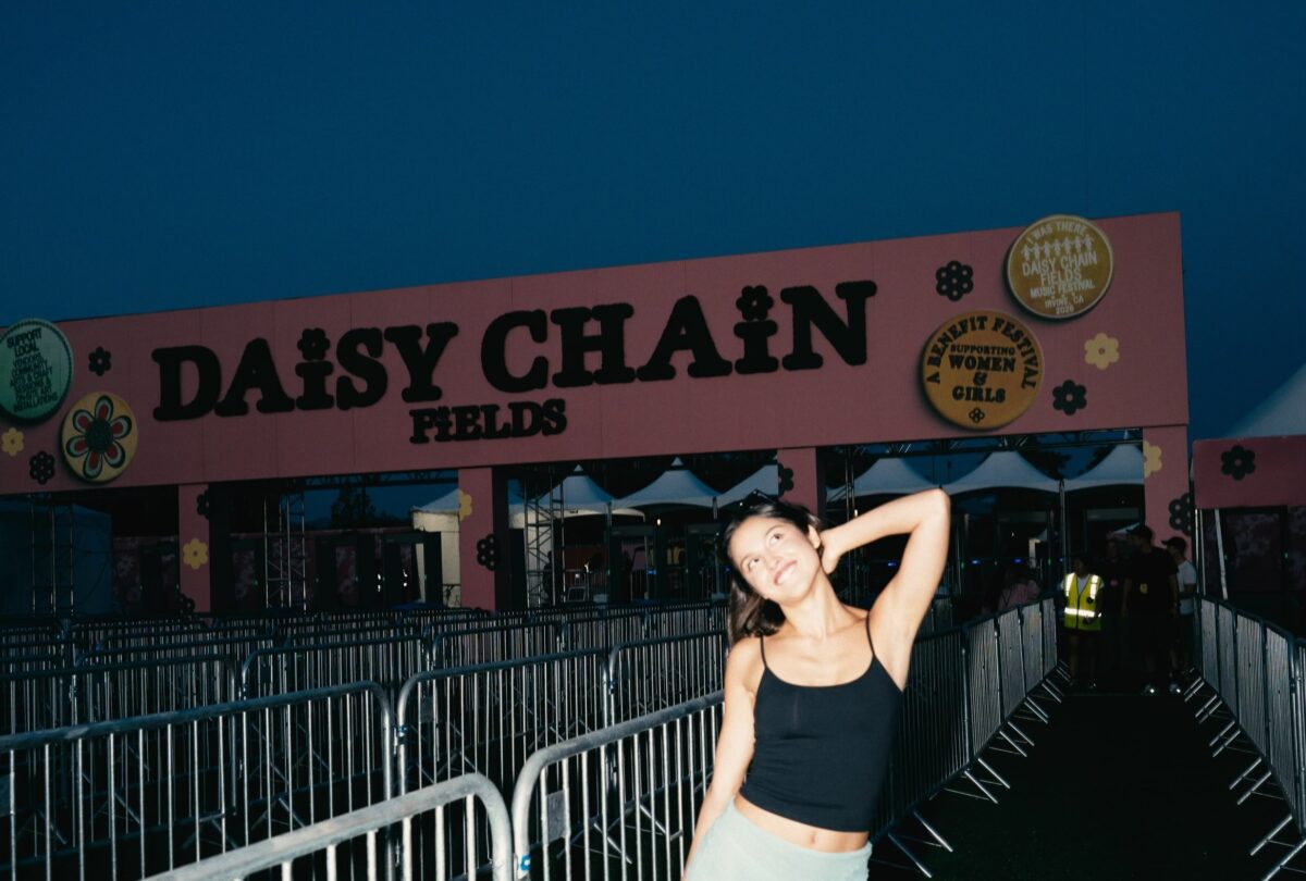 Daisy Chain Fields: Μαθήματα που θα θέλαμε να πάρουν τα ελληνικά φεστιβάλ από την Ολίβια Ροντρίγκο
