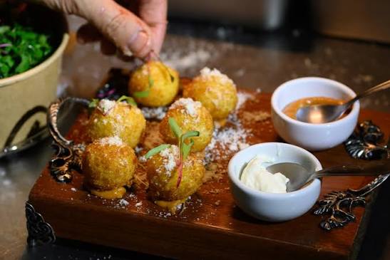 3 tapas bars της Αθήνας για μικρά πιάτα και μεγάλη παρέα