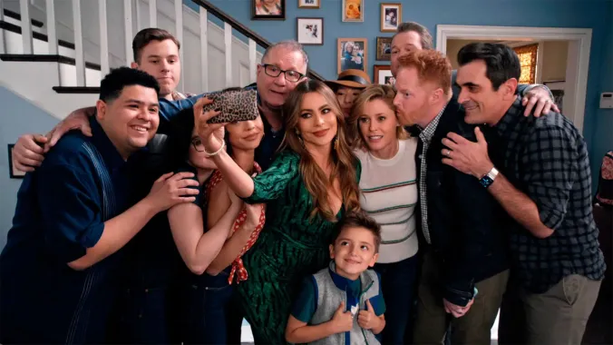 Oι δημιουργοί του «Modern Family» επιστρέφουν με νέα σειρά