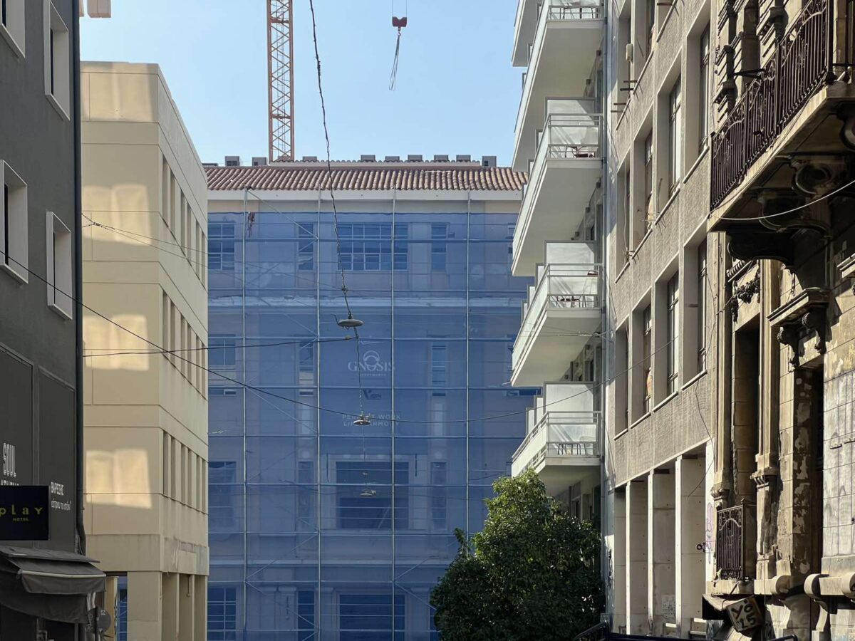 Τι κρύβεται στα παρασκήνια της πλατείας Θεάτρου
