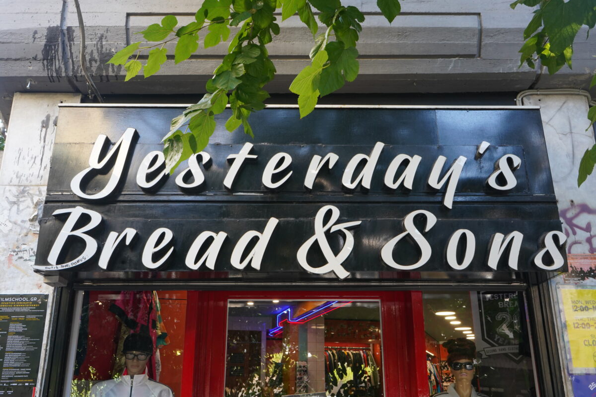 «Yesterday’s Bread»: Πώς εδραιώθηκε ένα από τα παλιότερα vintage shops της Αθήνας;